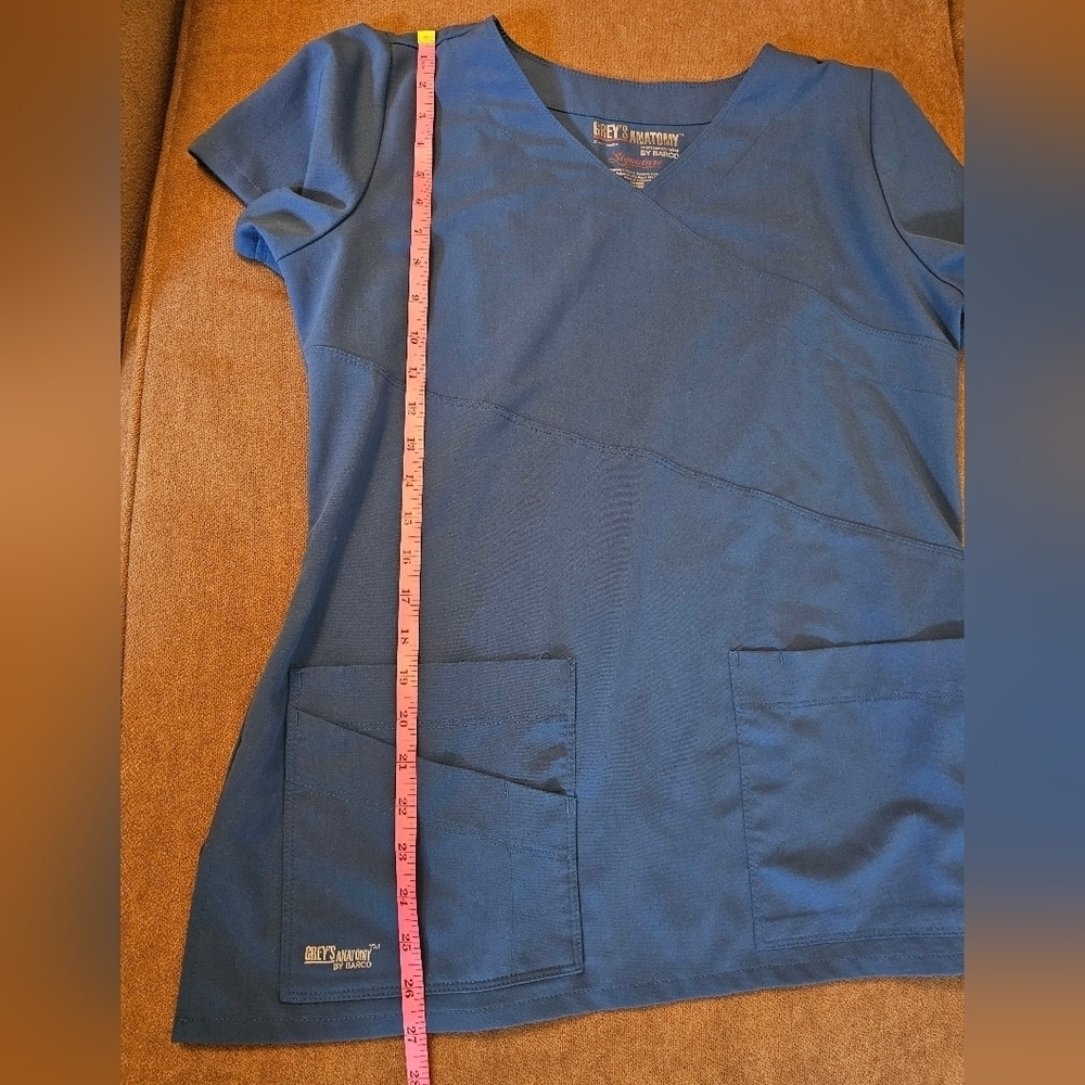 Grey's Anatomy By Barco Short Sleeve V-Neck Signature Srub Top Size M - Picture 4 of 11